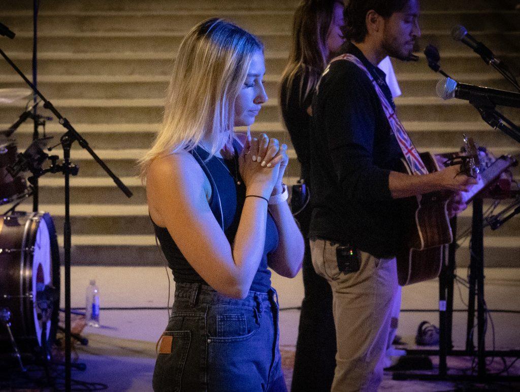 Lindsey Praying